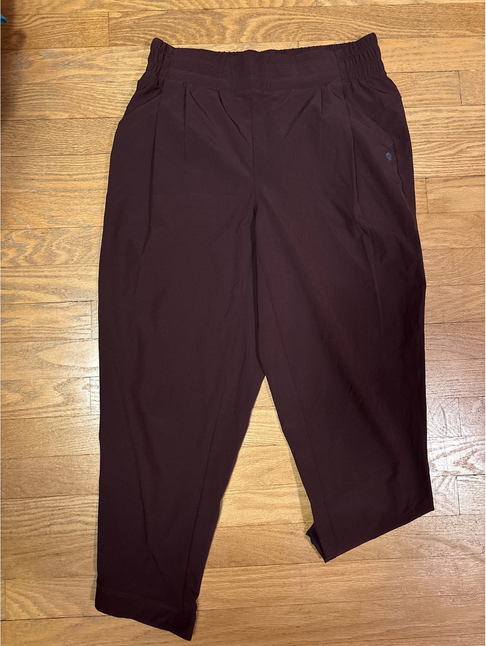 Apana Women's Maroon Stretchy Capri Pants Size S